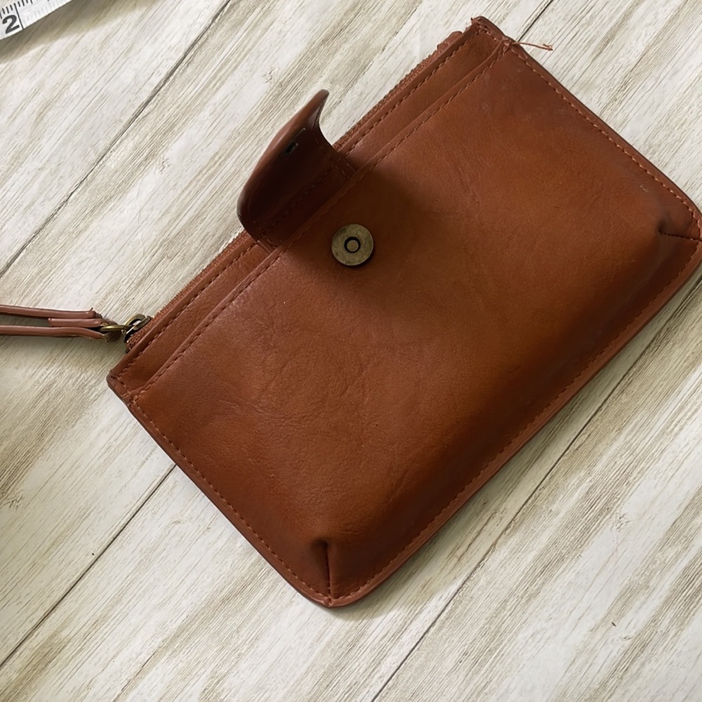 Universal Threads Wristlet Wallet, Front Pocket, … - image 5